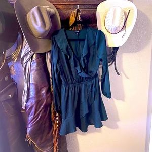 Express emerald green ruffled dress, size medium! Gorgeous and so flattering!